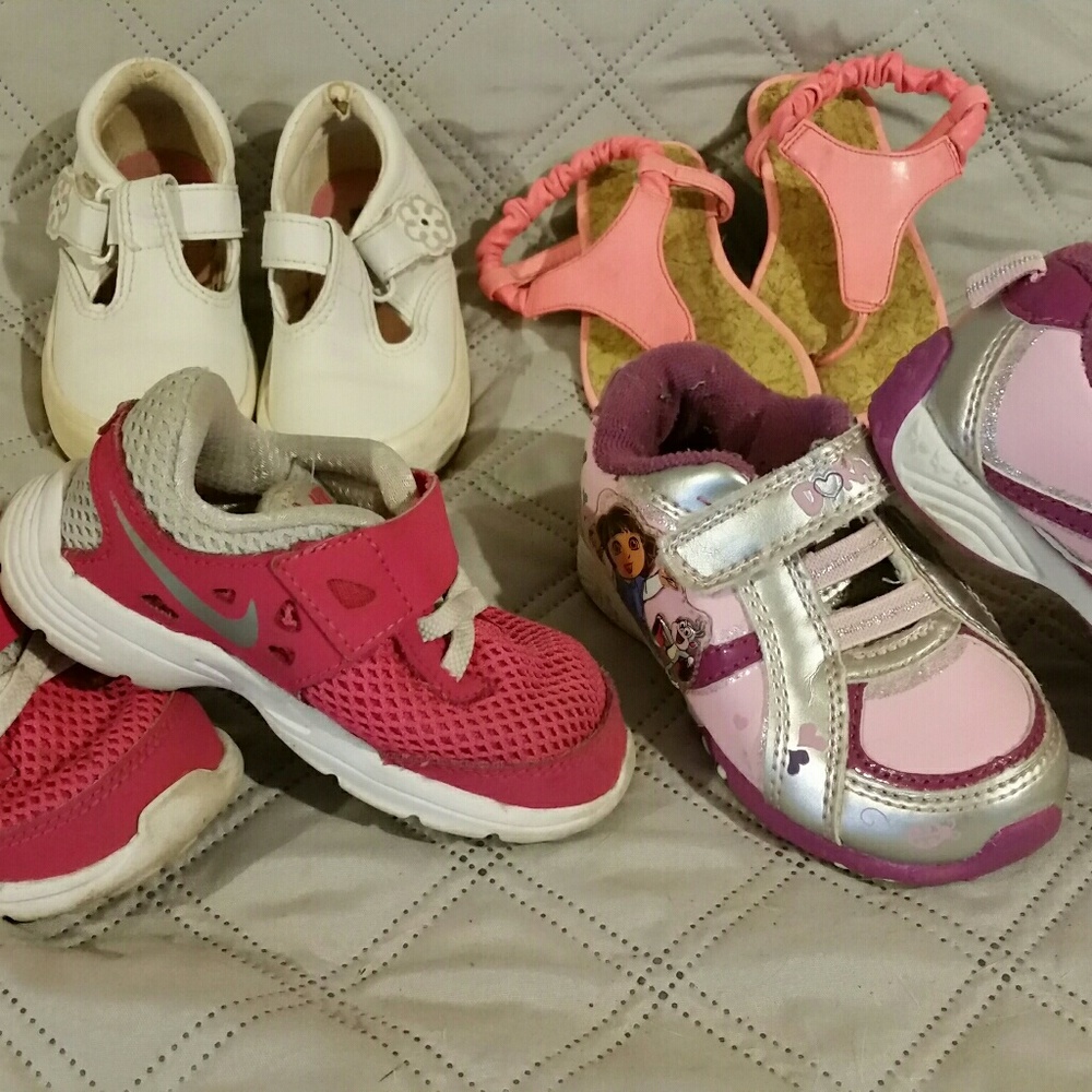4 pairs of little girl size 6 play shoes